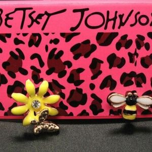 BETSEY JOHNSON Earrings Bee/Flower/Butterfly